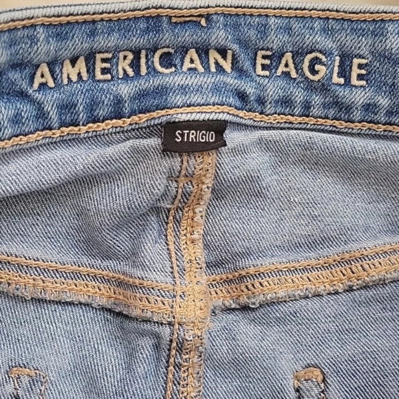American Eagle Strigid Ripped Mom Jeans - Size 6 Short - Picture 10 of 12